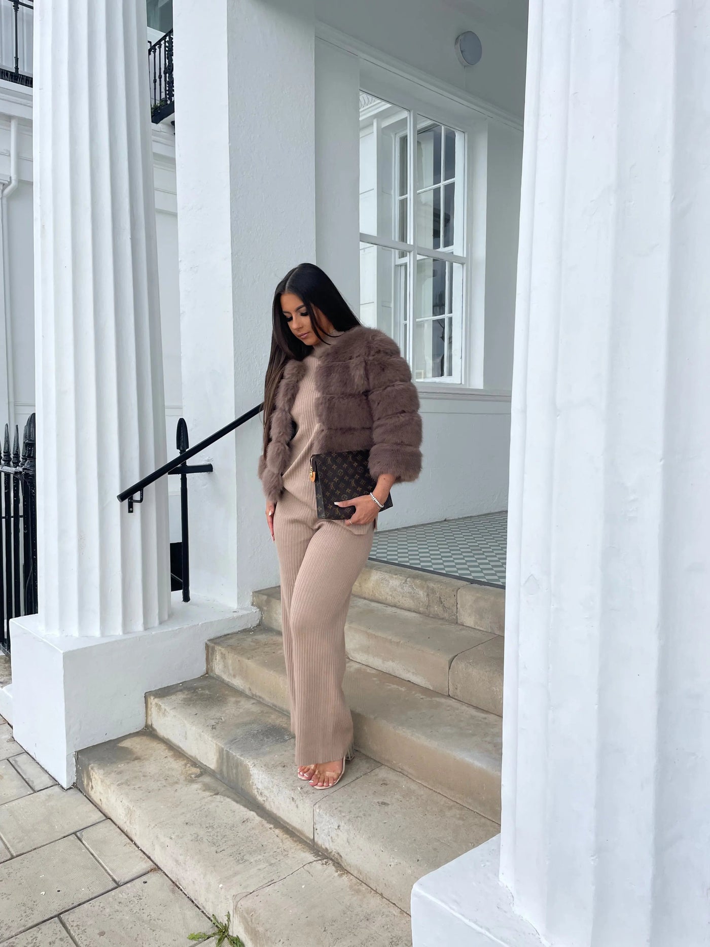 Amelie | Glamouröser Kunstpelzmantel für Damen Winter 7