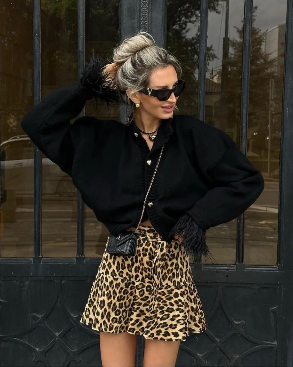 Manon | Elegante Strickjacke für Damen mit Federärmeln